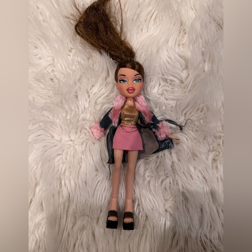 Original Bratz Funk and Glow Dana  Doll with Pink and Gold Outfit